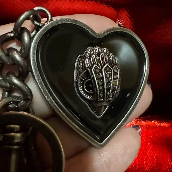 Kurt Geiger Enamel Heart Keyring -EUC - Picture 3 of 5
